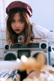 脱掉她的衣服